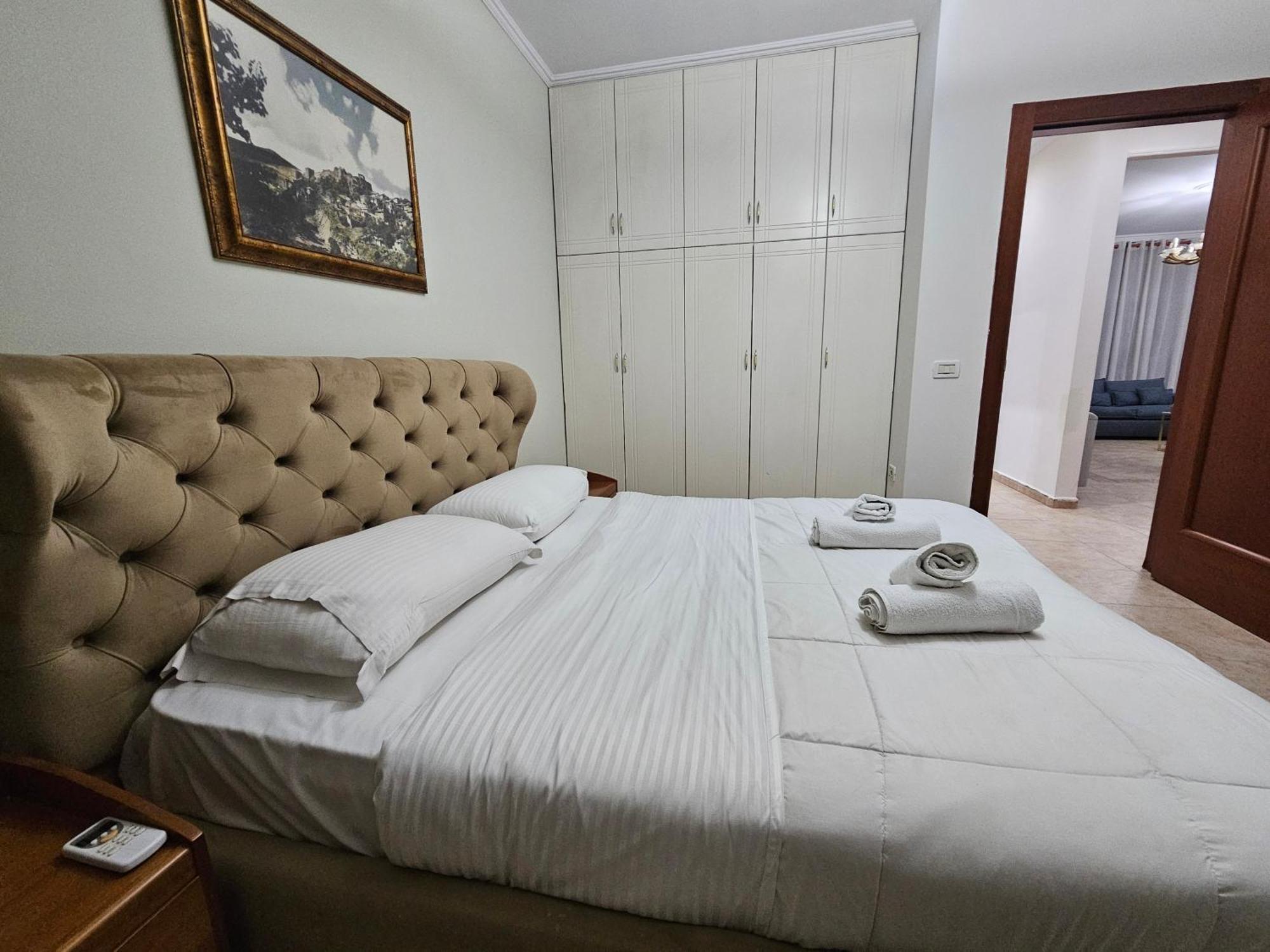 Skanderbeg Square Explorer Apartments Tirana Bagian luar foto
